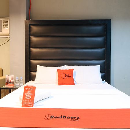 Reddoorz @ P Florentino Street Sampaloc Manila Bagian luar foto