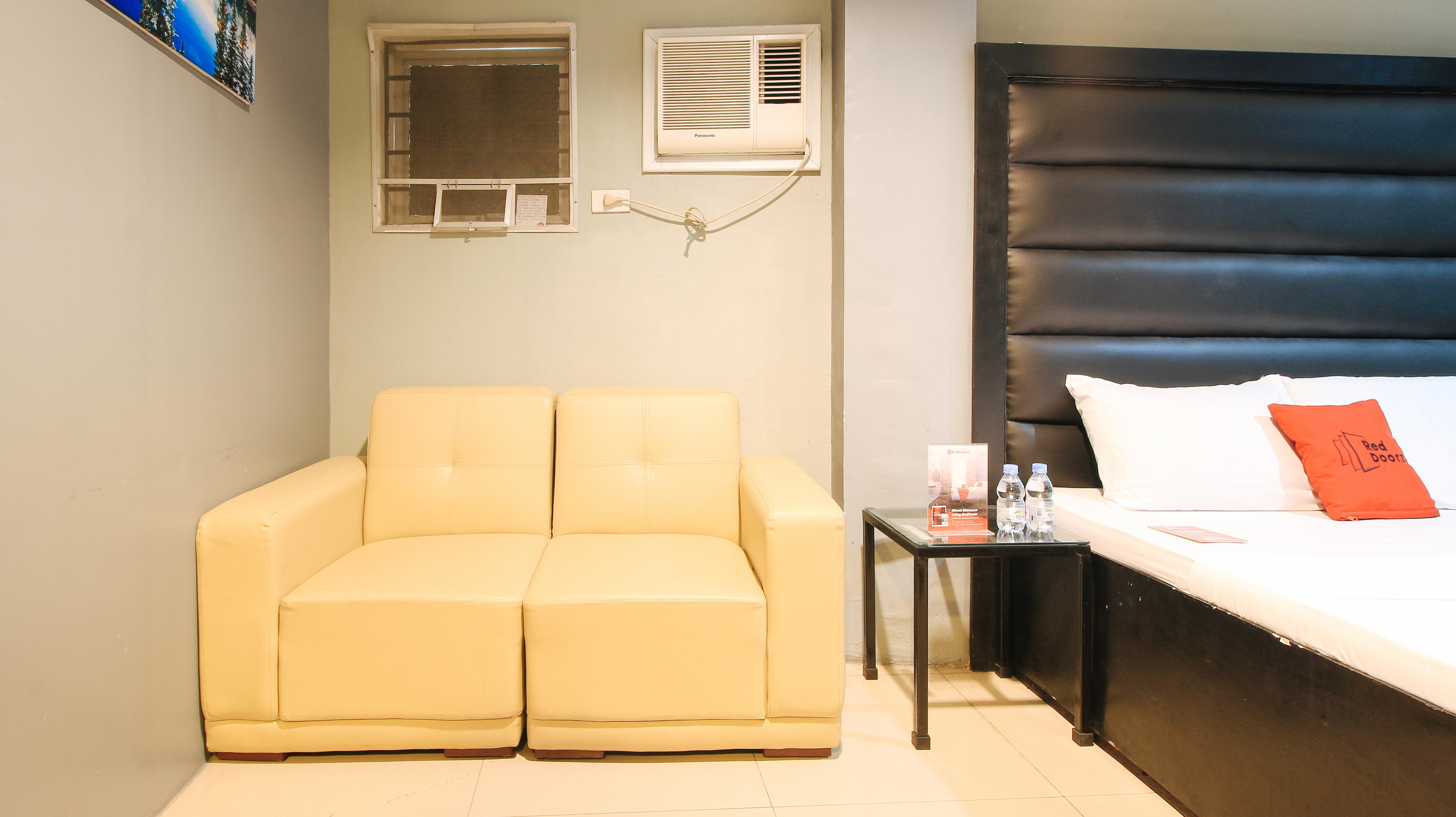 Reddoorz @ P Florentino Street Sampaloc Manila Bagian luar foto