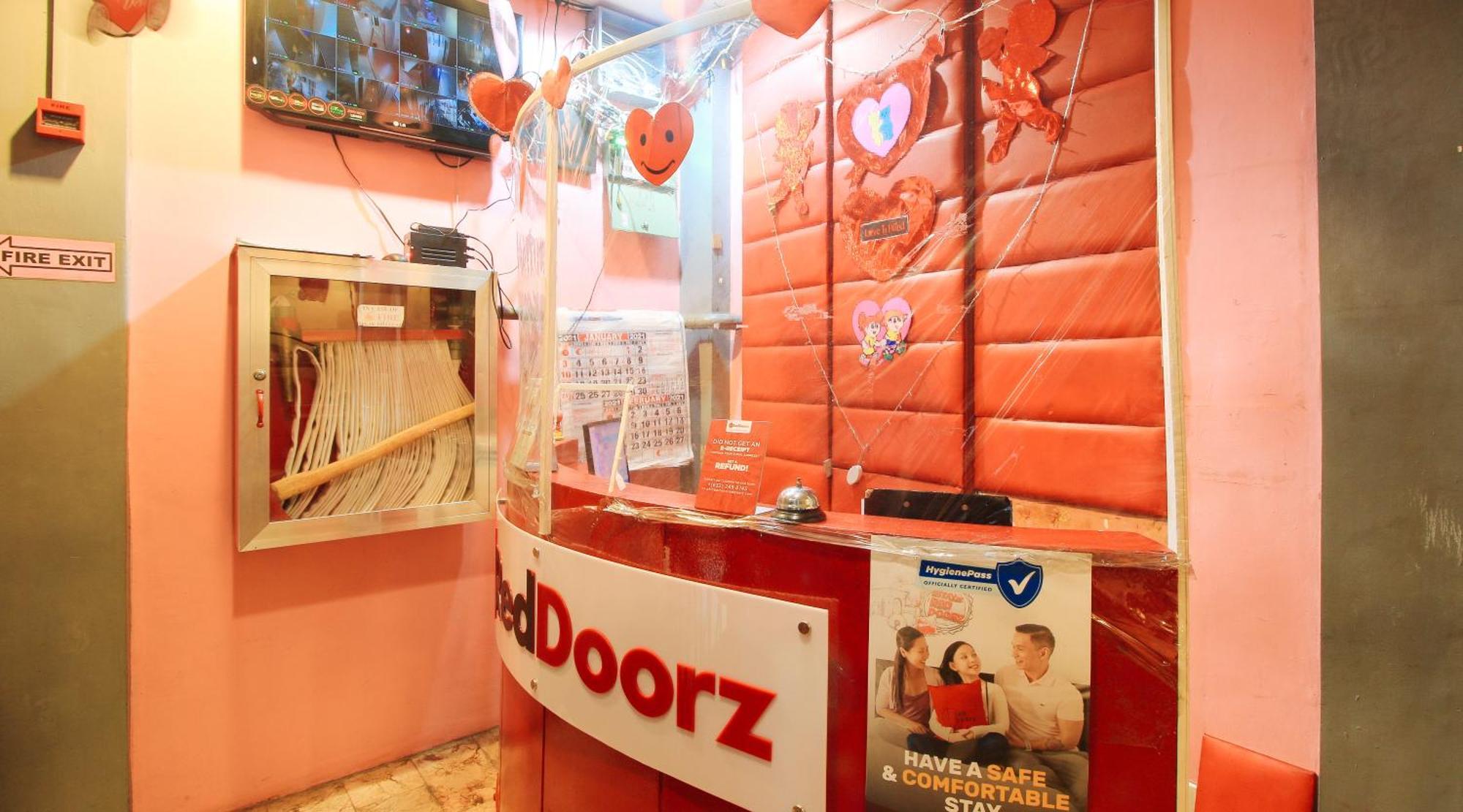 Reddoorz @ P Florentino Street Sampaloc Manila Bagian luar foto