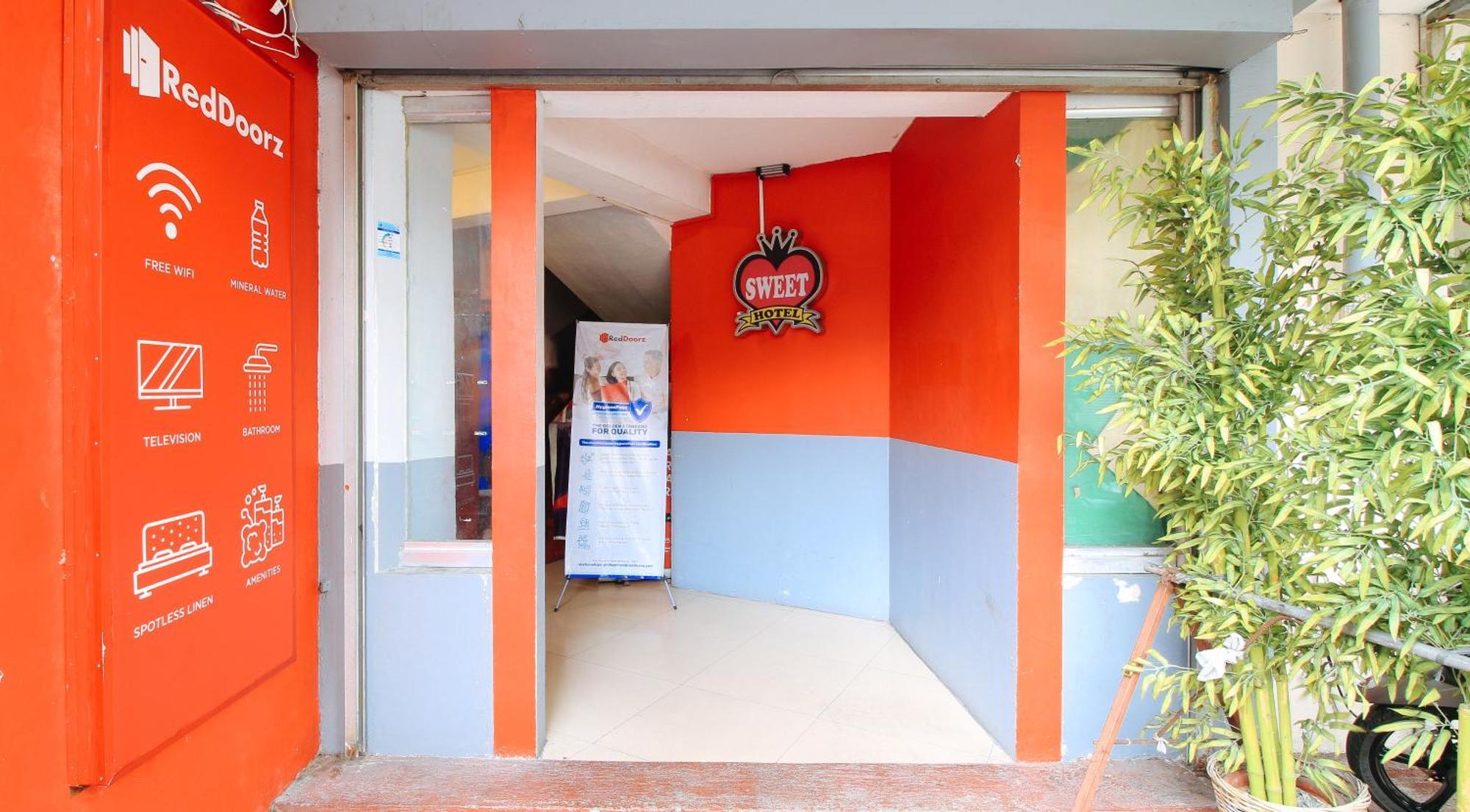 Reddoorz @ P Florentino Street Sampaloc Manila Bagian luar foto