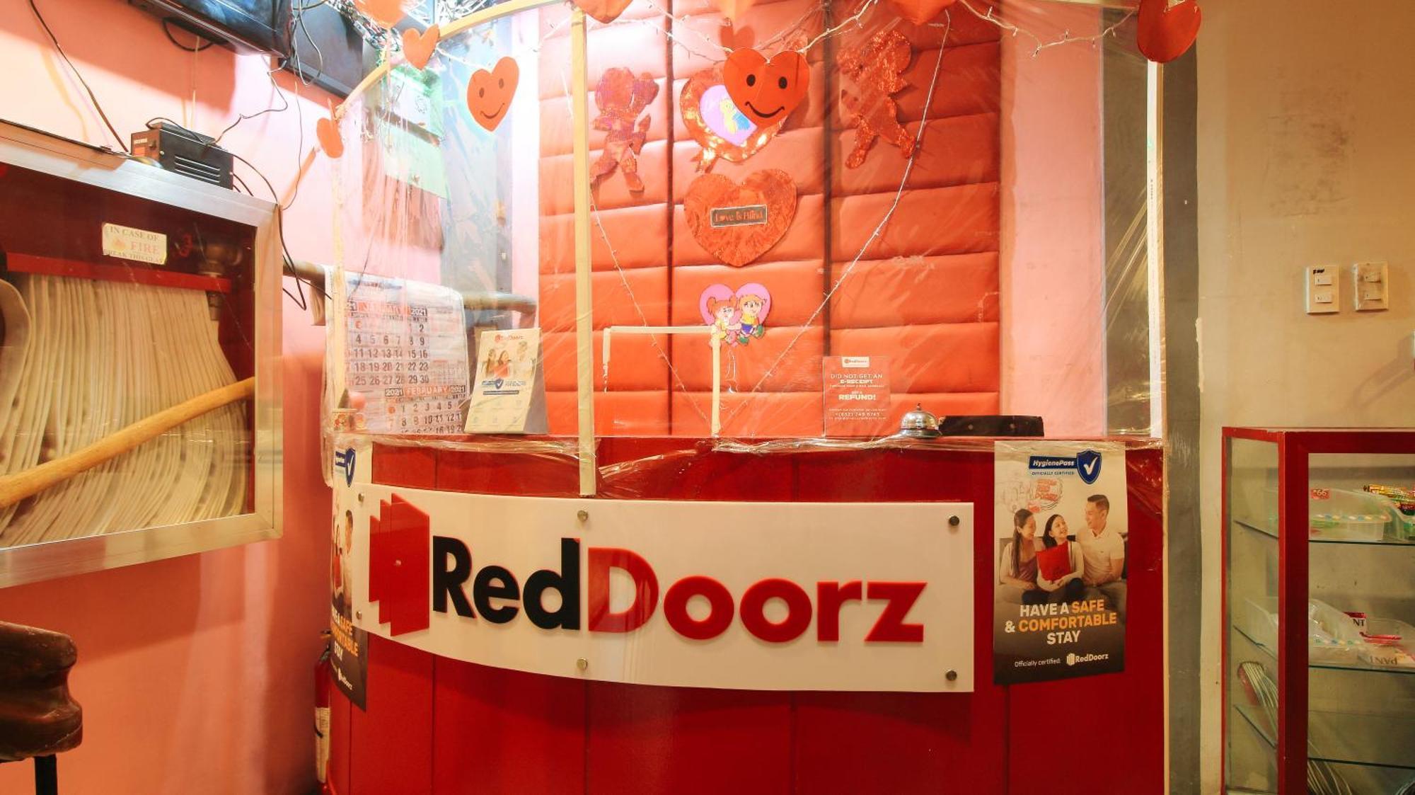 Reddoorz @ P Florentino Street Sampaloc Manila Bagian luar foto